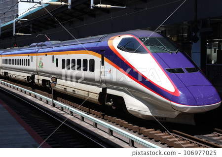 "Shinkansen E3 series train" stopping at Tokyo Station "Shinkansen E3 series train" stopping at Tokyo Station 106977025