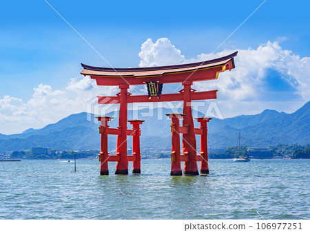 Summer Otorii of Itsukushima Shrine in Miyajima, Hiroshima [Image of Hiroshima tourism] 106977251
