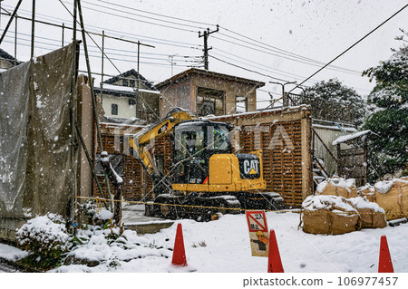 House under construction in the snow 106977457