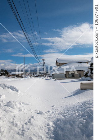 City covered in snow 3 106977901