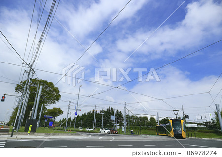 light rail crossing an intersection 106978274