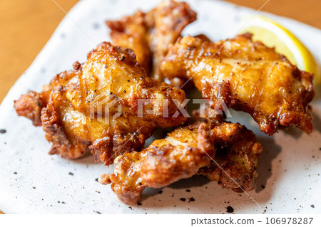 Deep-fried chicken Deep-fried chicken 106978287