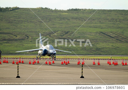 藍色動力在機場等候 藍色動力在機場等候 106978601