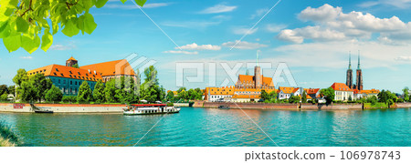 Odra River and Tumski Island 106978743