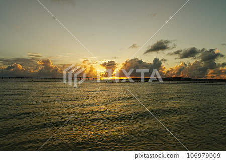 Setting sun 106979009