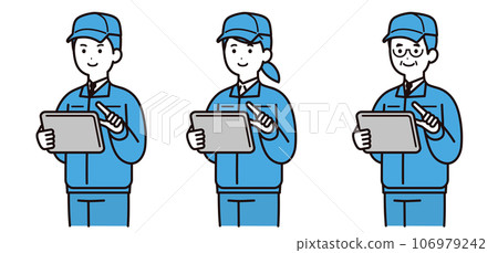 穿著工作服操作平板電腦的男女青年、中年人、帽子 106979242