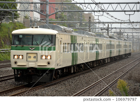 東海道線運行的185系列車的6節車廂 106979797