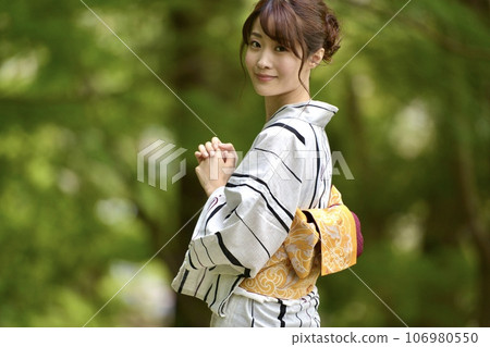 A smiling young woman wearing a yukata 106980550