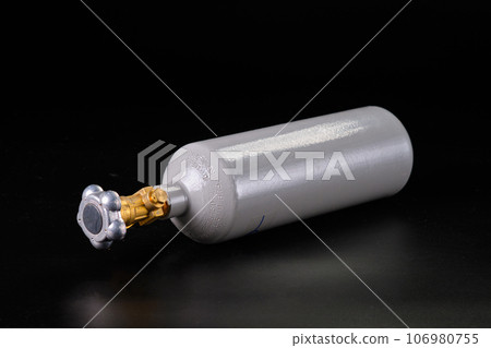 Aquarium balloon with CO2 regulator 106980755