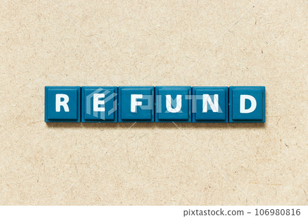 Tile alphabet letter in word refund on wood background 106980816