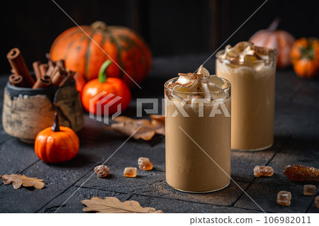 Autumn pumpkin spice latte 106982011