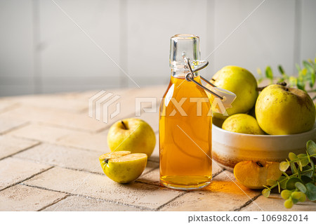 Apple cider or vinegar Apple cider or vinegar 106982014