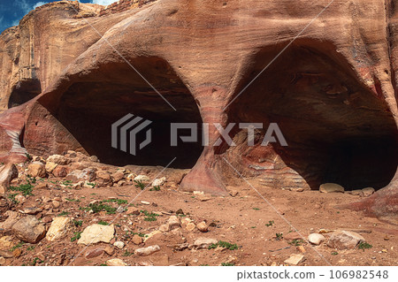 View of the caves and dwellings carved into the sandstone rock. Petra, Jordan. 106982548