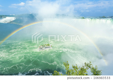 Niagara Falls with a rainbow / Niagara Falls 106983533
