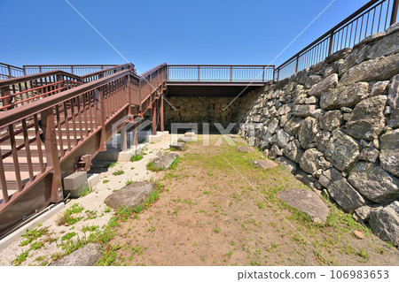 藍天和福岡城、石牆和砲塔的風景 藍天和福岡城、石牆和砲塔的風景 106983653