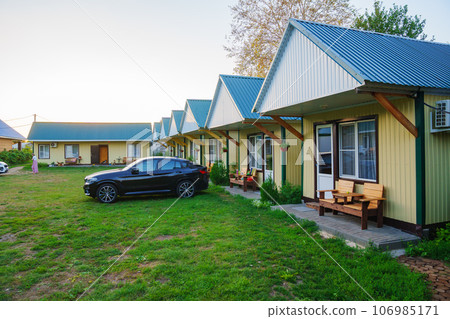 One-story motel houses. Cozy and comfortable accommodation with parking. One-story motel houses. Cozy and comfortable accommodation with parking. 106985171