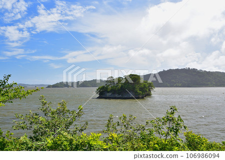 宮城縣松島海岸。從福浦島眺望的景色。攝於 2023 年 8 月 9 日。 106986094