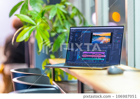 影片/影片創作者男性影片行銷夜間休息室 106987051