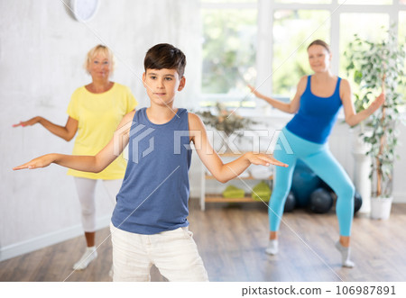 Group of people in gym incendiary dance doing fitness 106987891