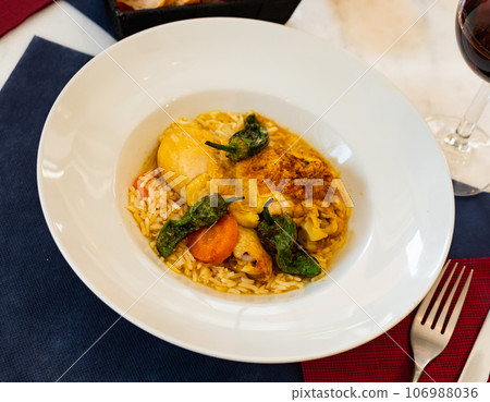 Traditional French cuisine, chicken thigh curry with rice 106988036