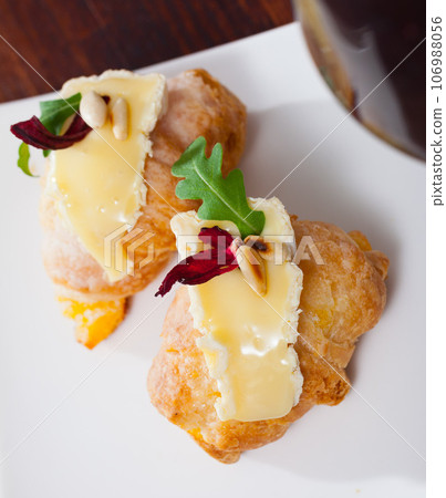 Croissant with Camembert and pine nuts 106988056