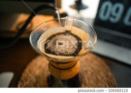 Drip coffee on the table in the house 106988128