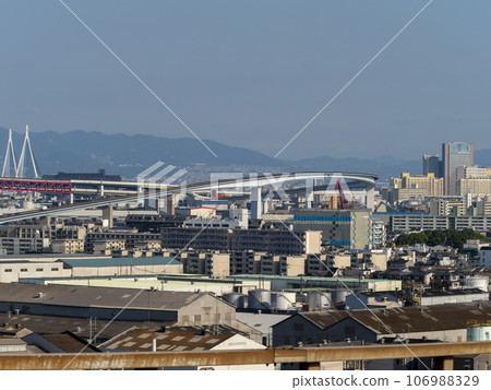 從新木津川大橋眺望並速橋與大阪的街景 從新木津川大橋眺望並速橋與大阪的街景 106988329