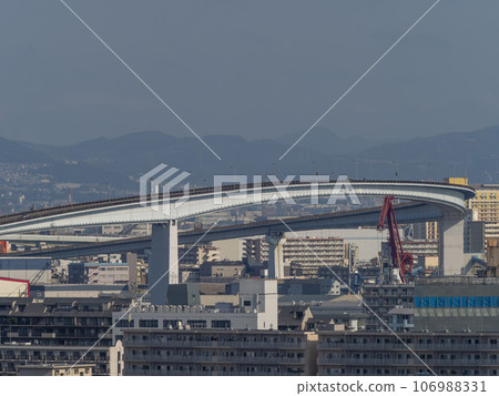 從新木津川大橋眺望並速橋與大阪的街景 106988331