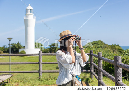 日立燈塔與弘法寺公園:用雙筒望遠鏡看海的女人 日立燈塔與弘法寺公園:用雙筒望遠鏡看海的女人 106988352