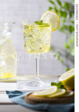 Lemon cider 106988395