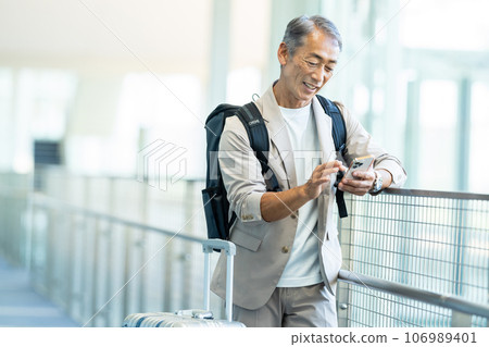 Senior man traveling 106989401