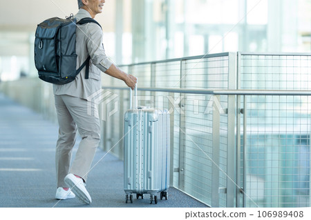 Senior man traveling Senior man traveling 106989408