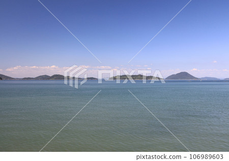 Islands of the Shiwaku Islands floating in Bisan Seto in the Seto Inland Sea (from left: Awashima, Shishijima, Takamijima) 106989603