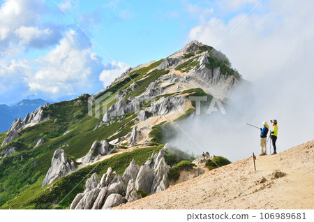 夏季的北阿爾卑斯山椿嶽山頂 夏季的北阿爾卑斯山椿嶽山頂 106989681