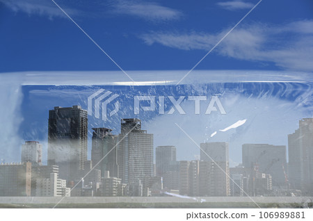 Scenery of icicles and the opposite bank of the Yodogawa River 106989881