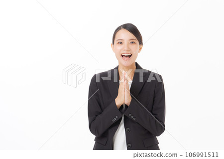 穿西裝的女人的上半身 106991511