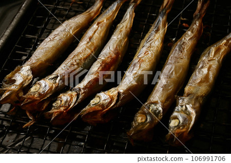 Shishamo grilled on a grill 106991706