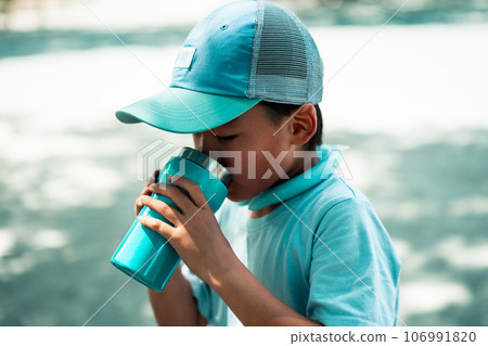 baby boy, boy, younger 106991820