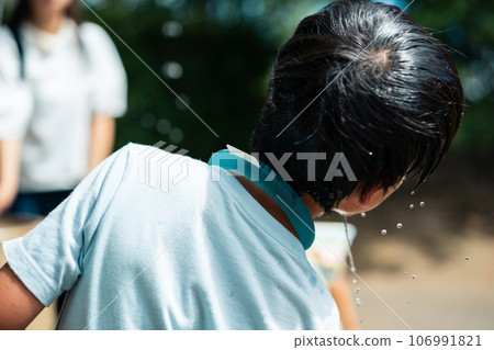 playing in water, baby boy, boy 106991821