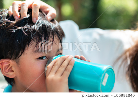 baby boy, boy, younger 106991840