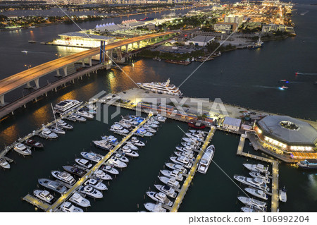 Luxury yachts docked in Biscayne Bay harbor in downtown district of Miami city in Florida, USA 106992204
