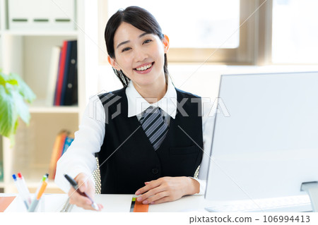 Receptionist 106994413