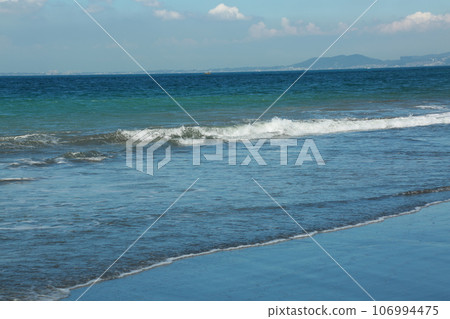 我沿著和田海岸散步 106994475