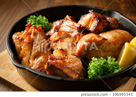 bone-in spare ribs 106995343