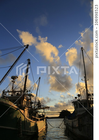 The fishing port bathed in the sunset at Nishina Port The fishing port bathed in the sunset at Nishina Port 106998523
