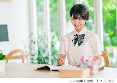 努力學習的女高中生 努力學習的女高中生 106998599