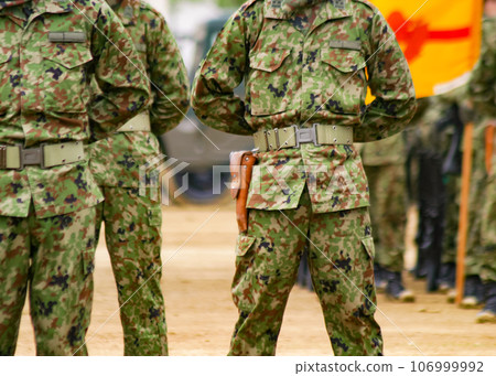 地面自衛隊人員排隊 106999992