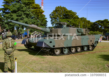 Type 90 tank of the Ground Self-Defense Force on display 107000031