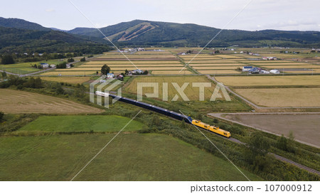 THE ROYAL EXPRESS on the Soya Main Line in autumn THE ROYAL EXPRESS on the Soya Main Line in autumn 107000912