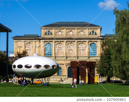 View of the historic palace and museum Alte Pinakothek in Munich in Bavaria View of the historic palace and museum Alte Pinakothek in Munich in Bavaria 107000961
